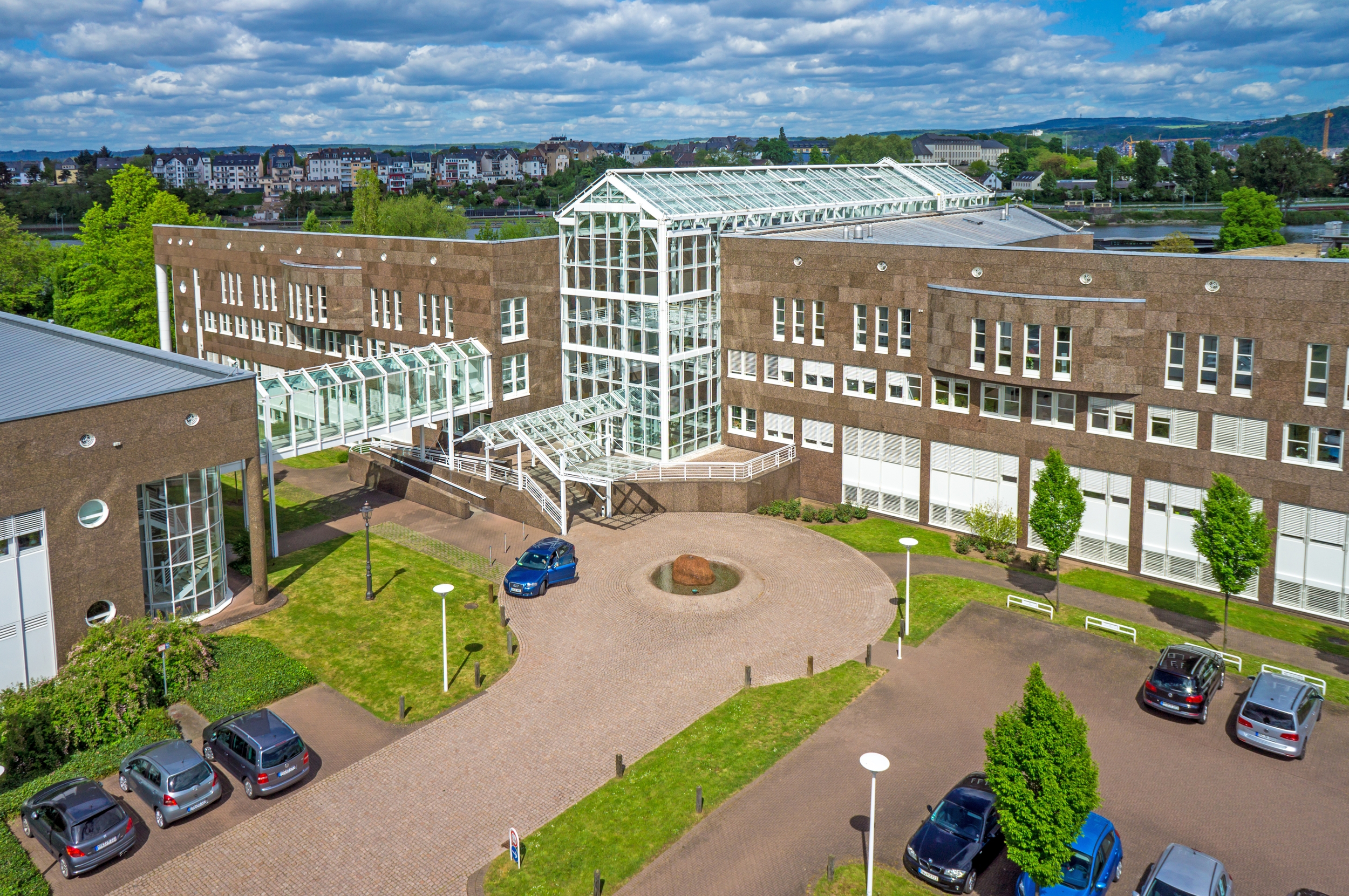 Himmelblick des evm-Gebäude.